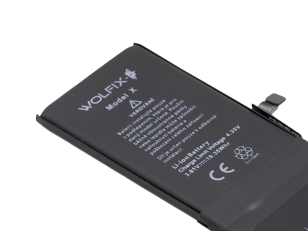 Proces výměny baterie u iPhonu X v servisu Praha 5